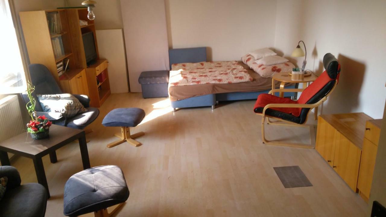 U Babicky A Jeji Psi Smecky Guest House Weselitschko Eksteriør bilde