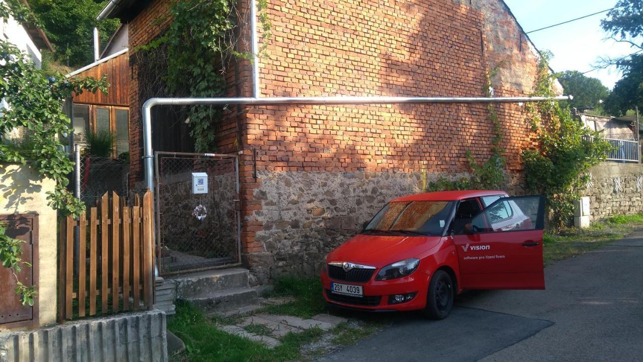 U Babicky A Jeji Psi Smecky Guest House Weselitschko Eksteriør bilde